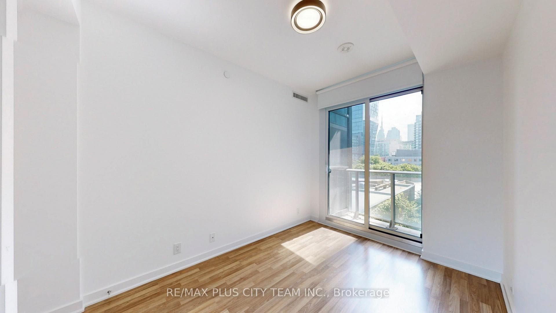 120 Parliament Street Unit 413 photo 12