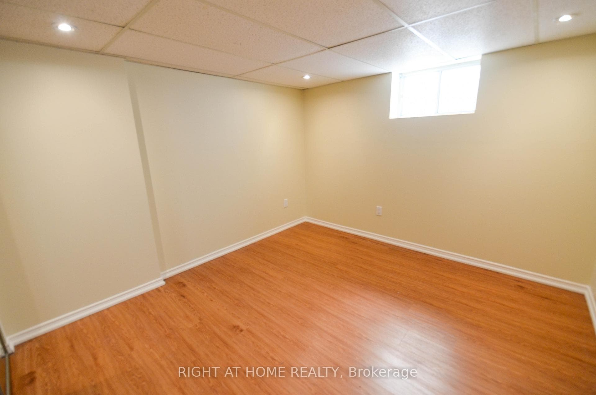 203 Kingsdale Avenue photo 12