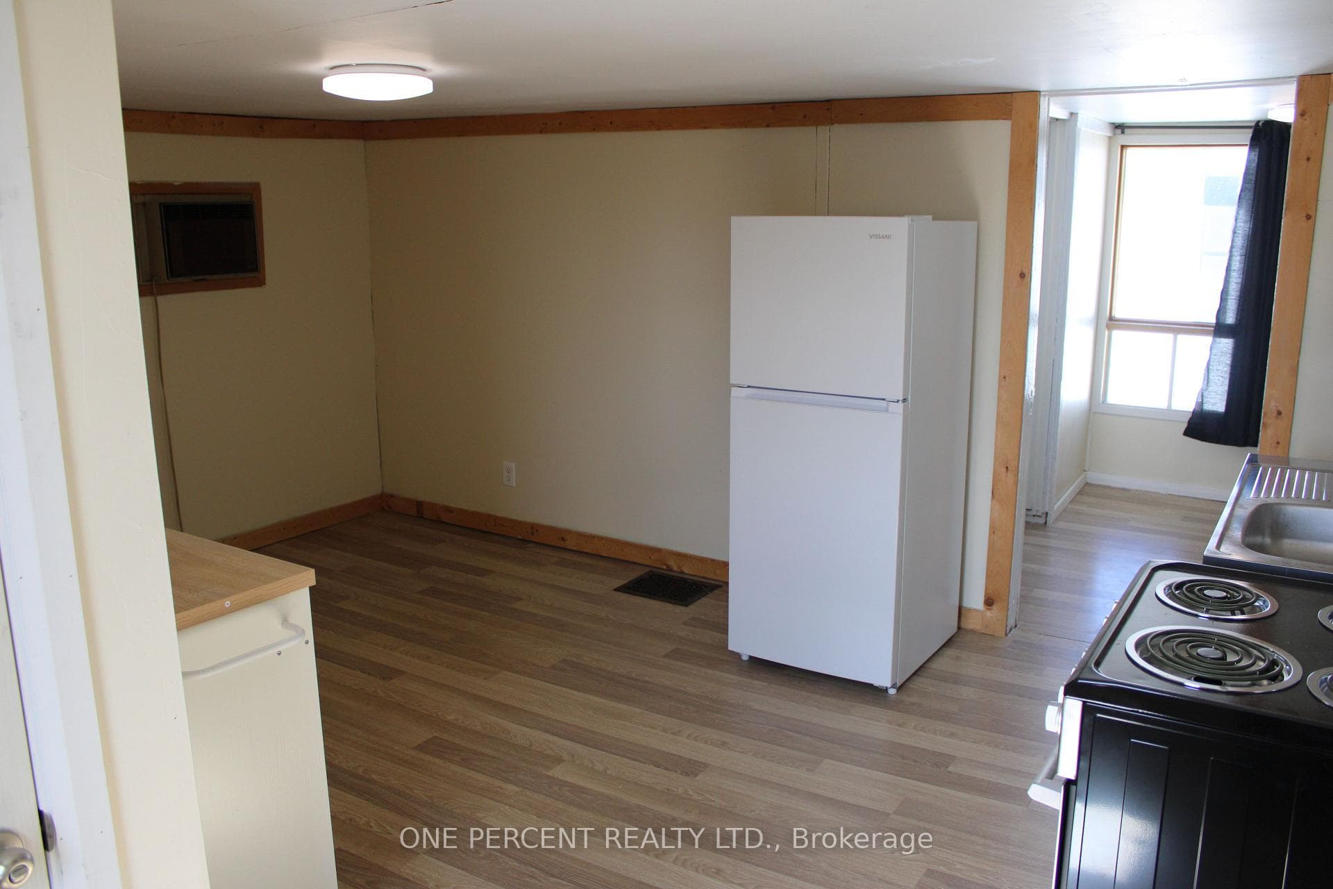80 Poplar Avenue Unit B photo 1