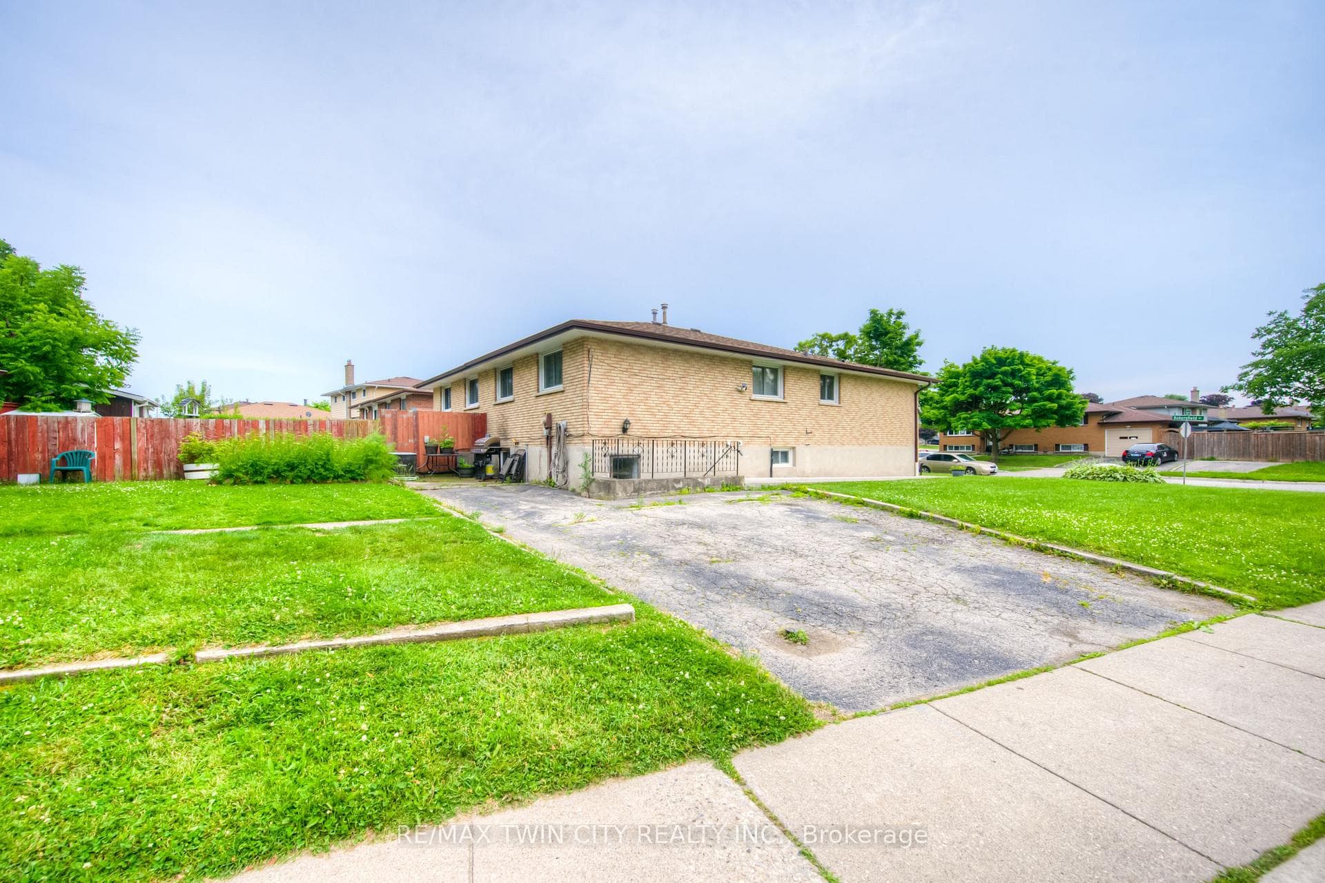6 Bakersfield Drive photo 33