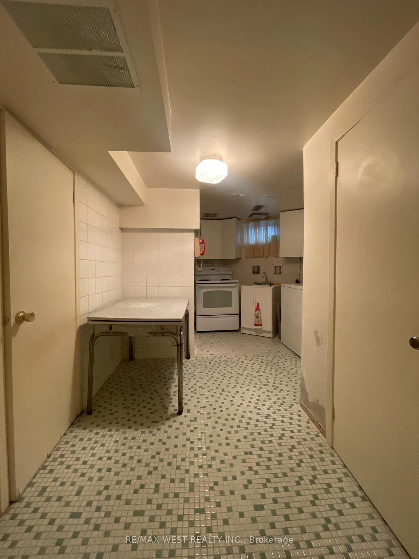 1516 Lawrence Avenue photo 32