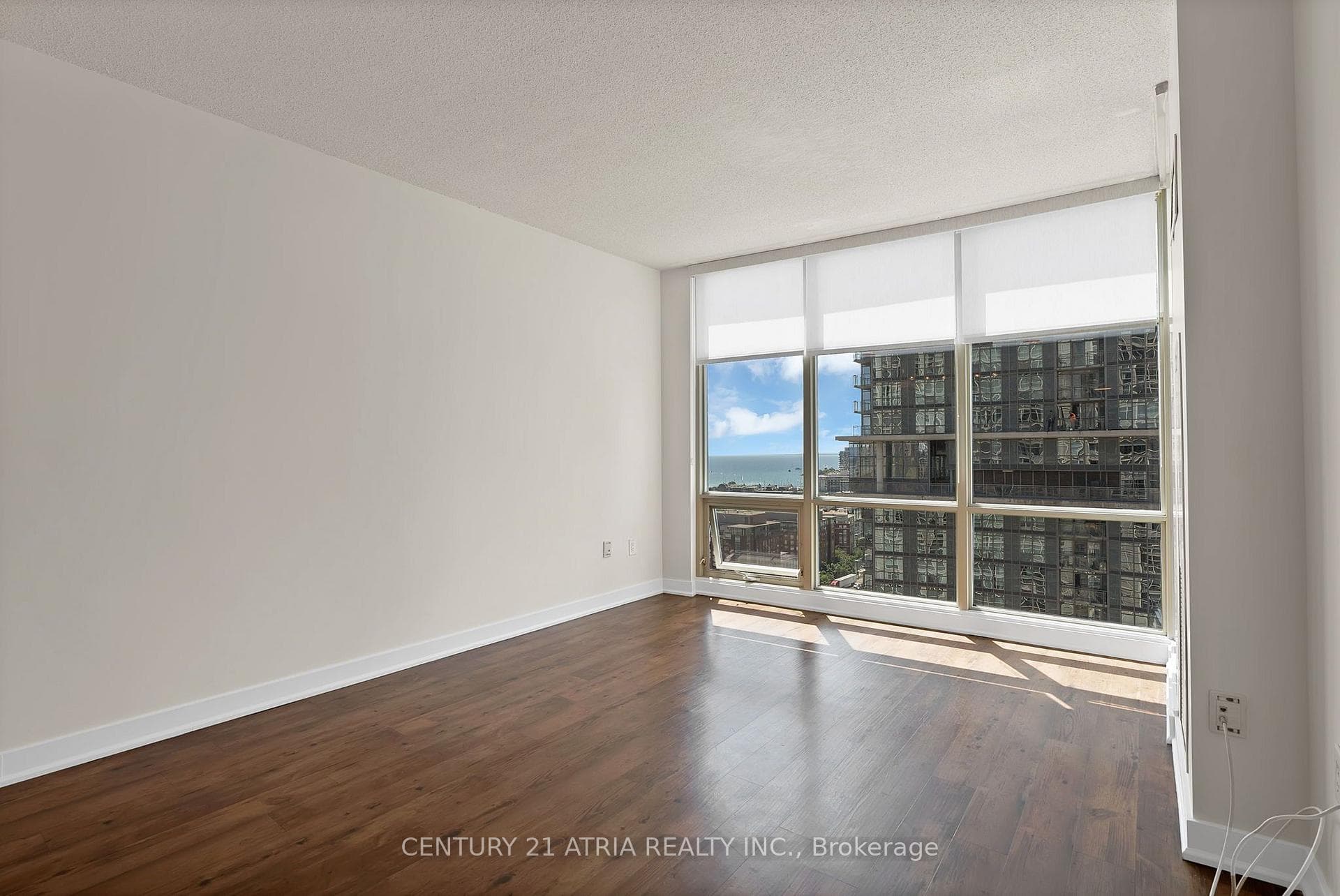 35 Mariner Terrace Unit 2702 photo 24
