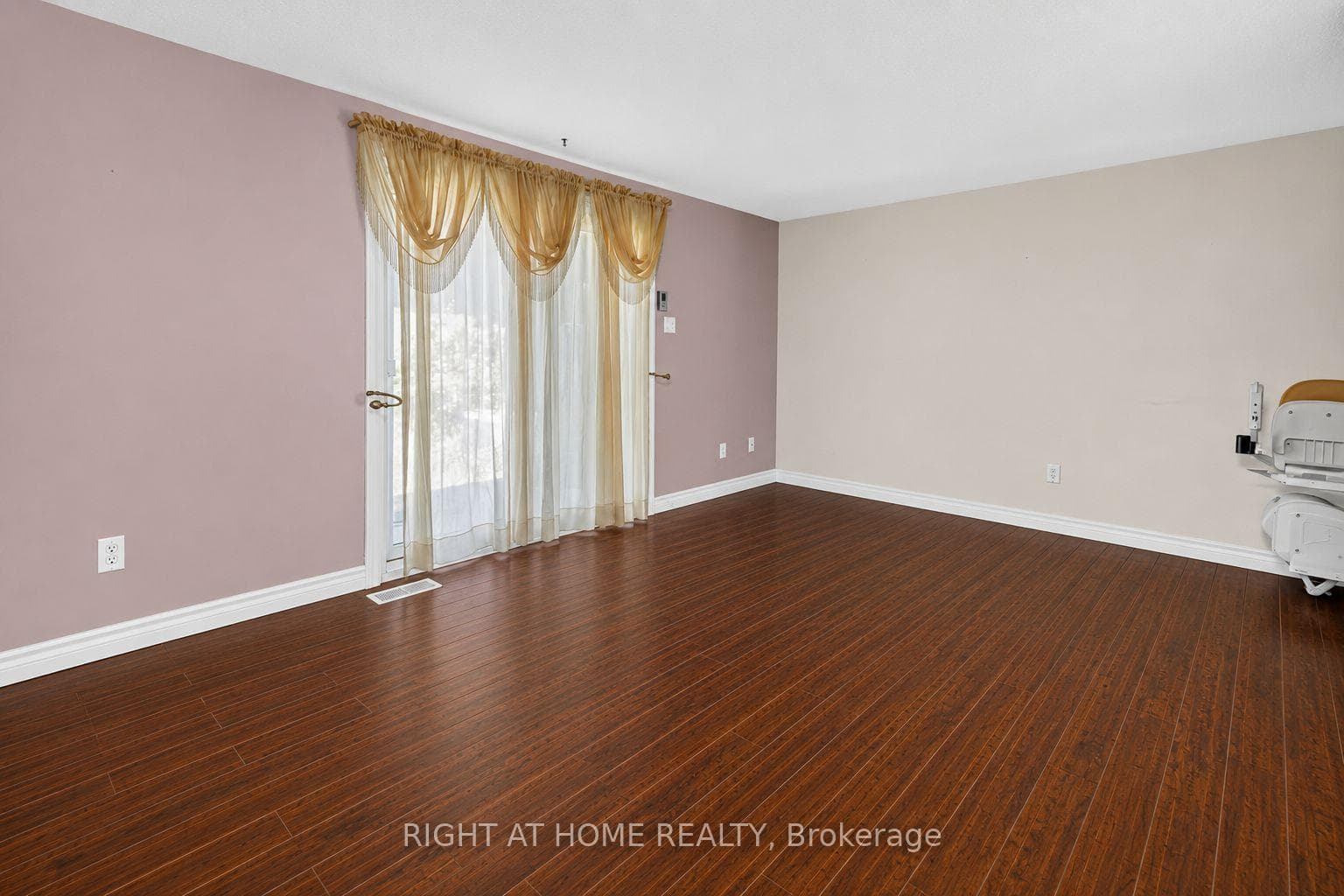 215 Glamis Road Unit 11 photo 12