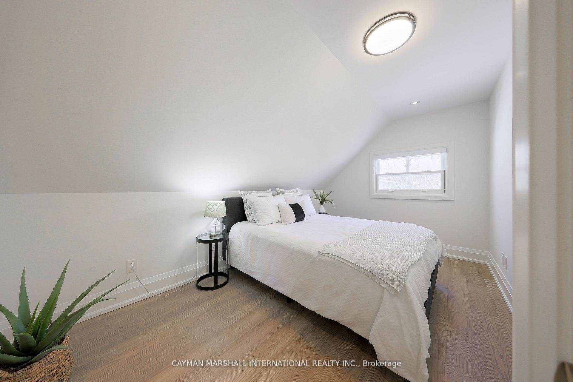 1207 Lorne Park Road photo 16