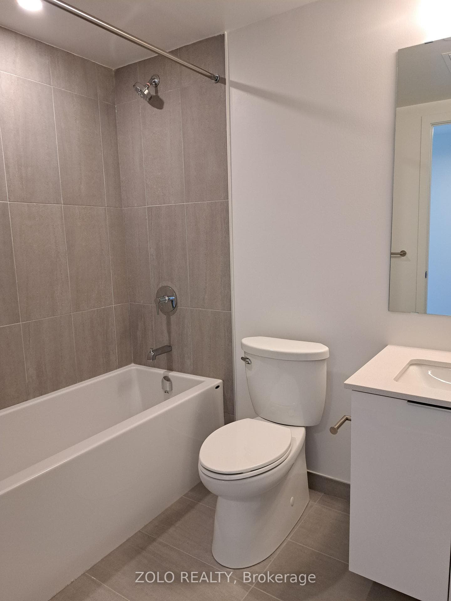 357 King Street Unit 3902 photo 8