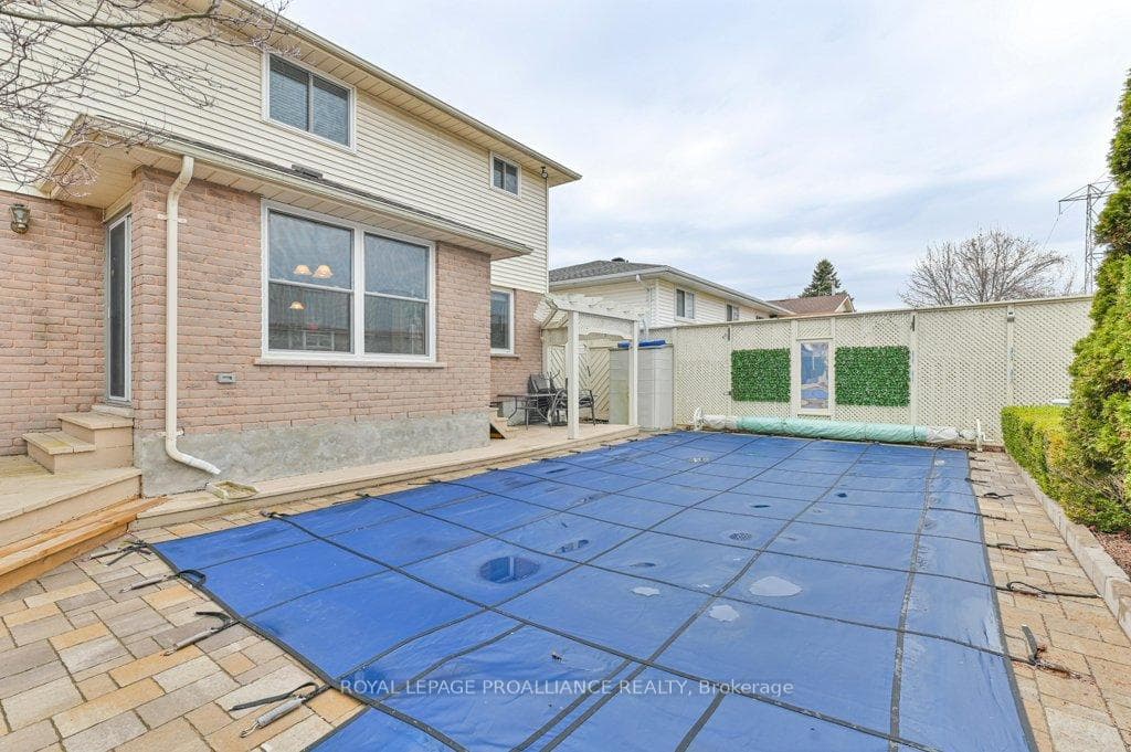 30 Springbrook Crescent photo 34