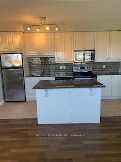 9225 Jane Street Unit 404 photo 2