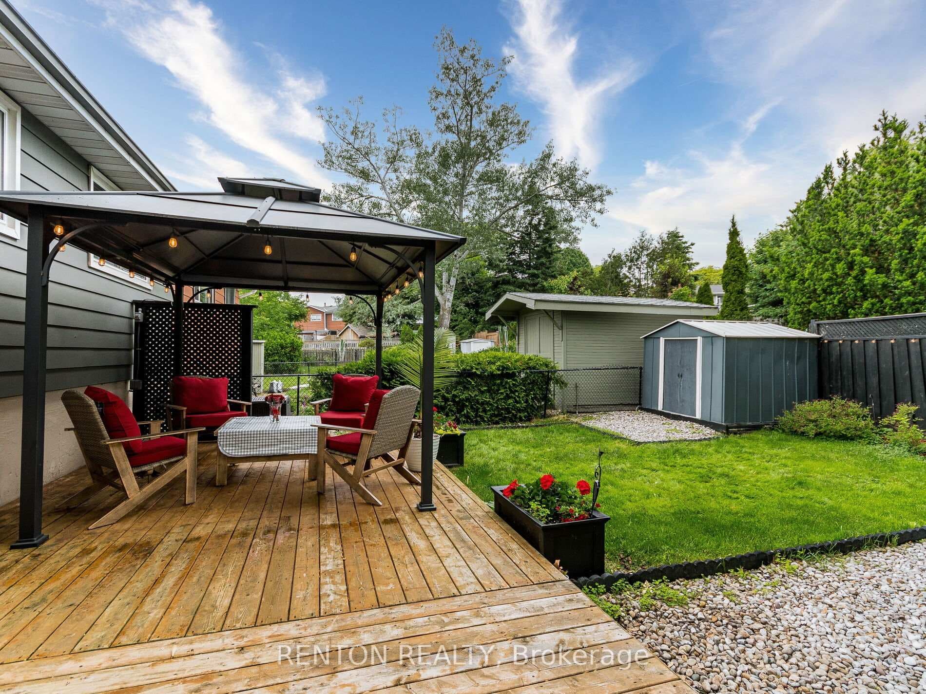 3285 Hornbeam Crescent photo 6