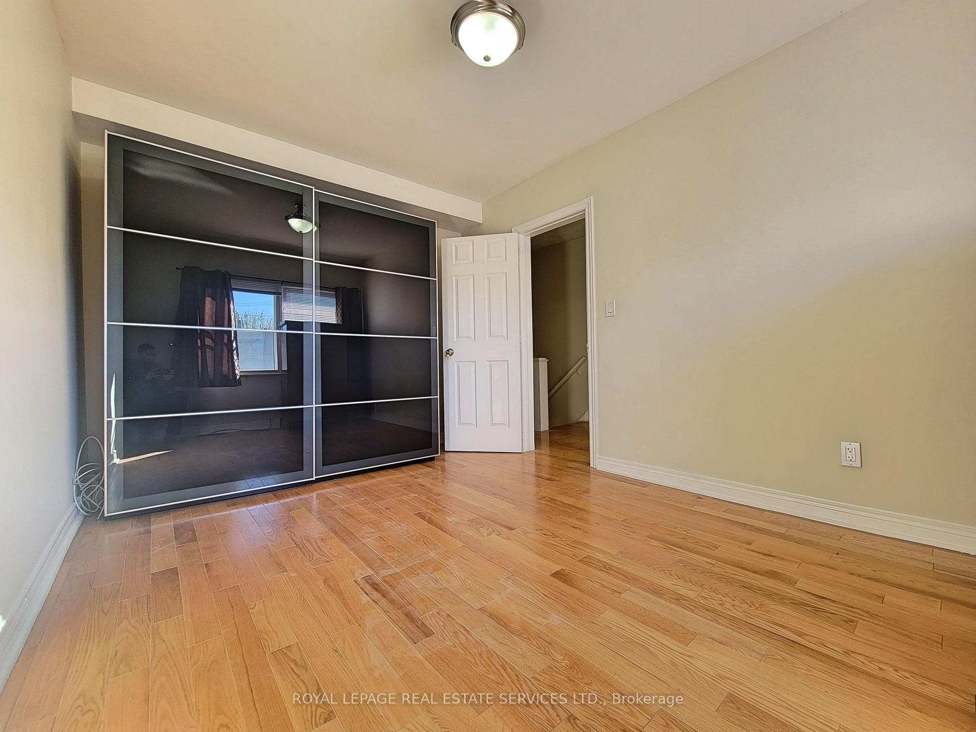 1826 Dufferin Street photo 11