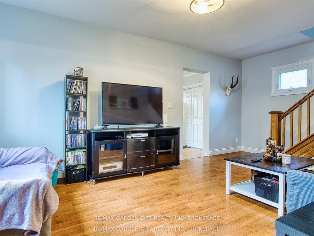 809 Steele Street photo 8