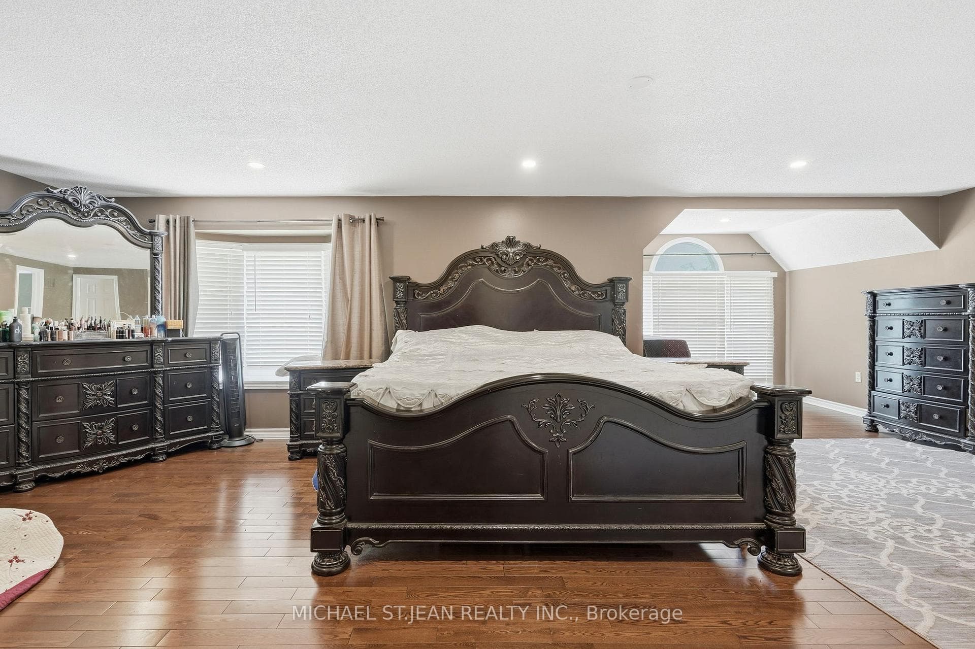 55 Woodside Square photo 24