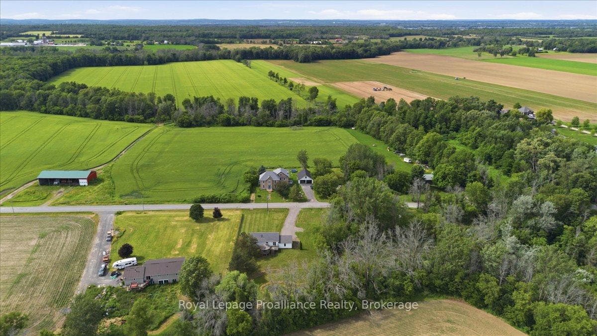 1005 Victoria Road photo 41