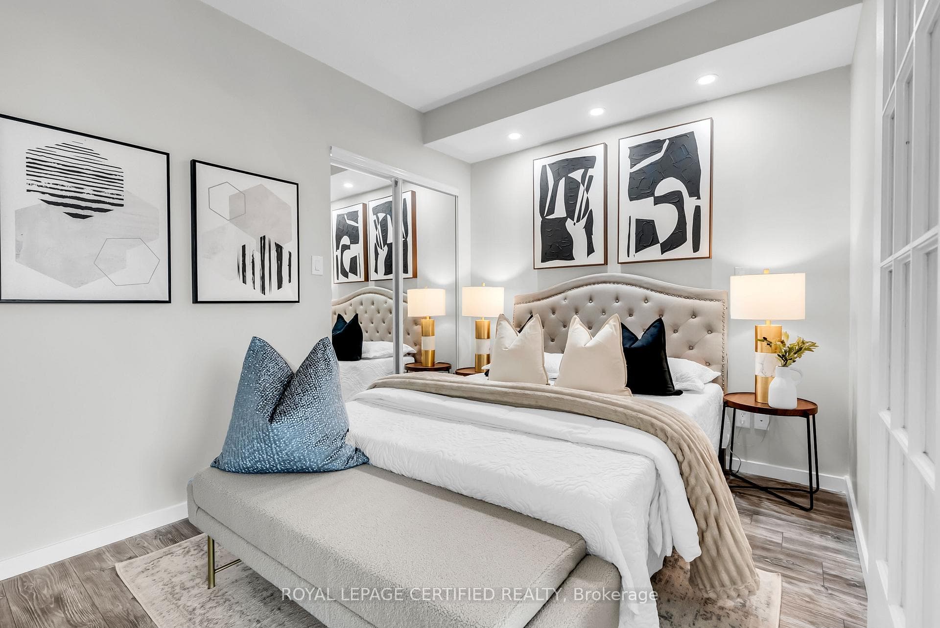 218 Queens Quay Unit 1405 photo 14