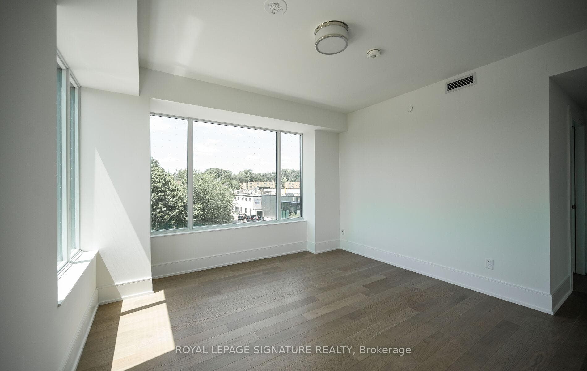 259 The Kingsway N/A Unit 309 photo 21
