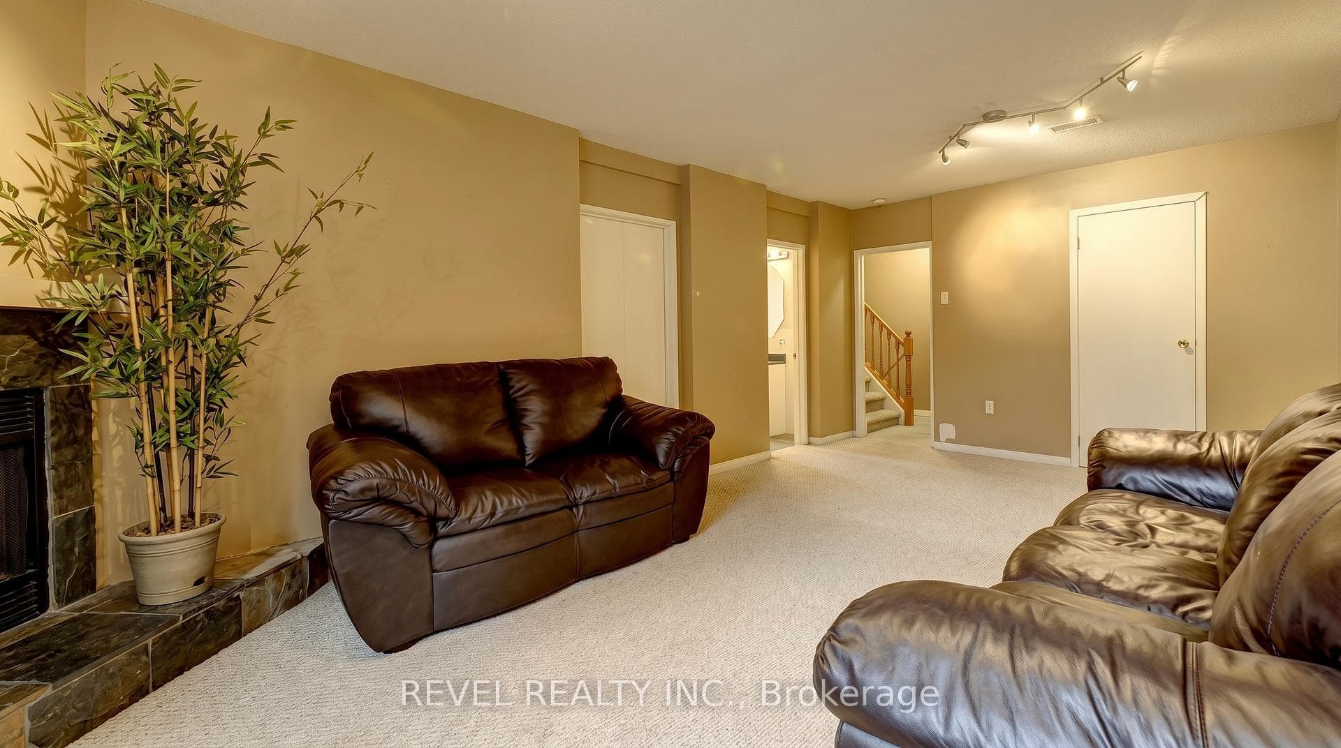 4 Oakley Boulevard photo 22