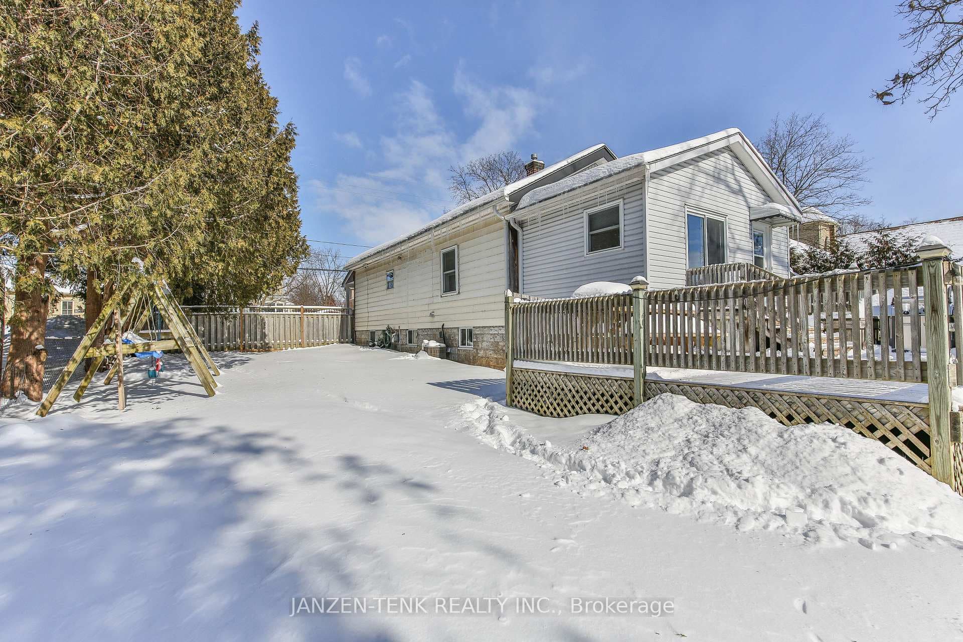 4073 Catherine Street photo 32