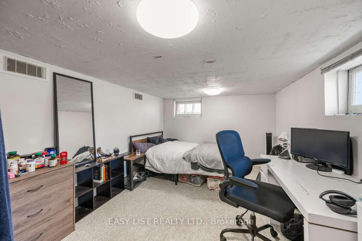 550 Brock Street photo 19