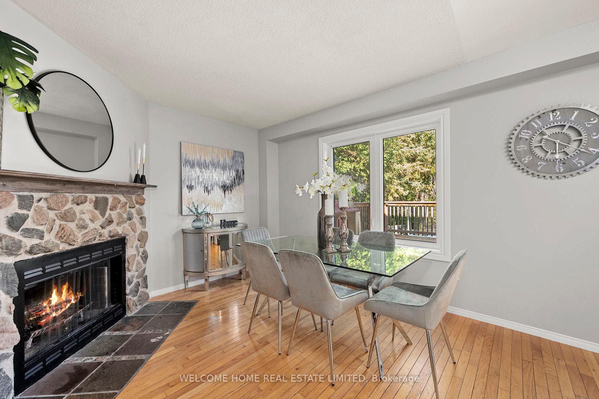 2250 Chalmers Crescent photo 13