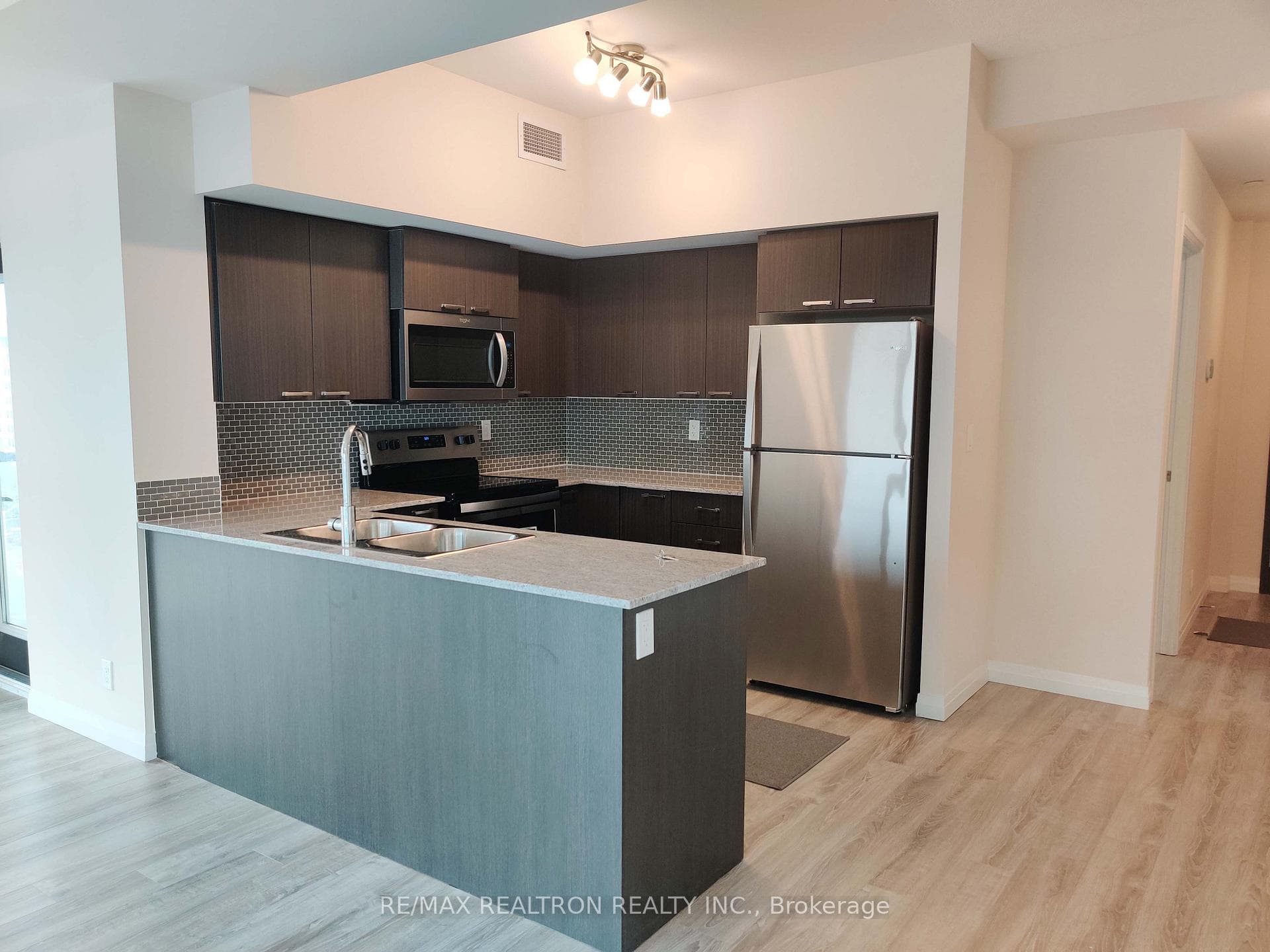 2152 Lawrence Avenue Unit 902 photo 8