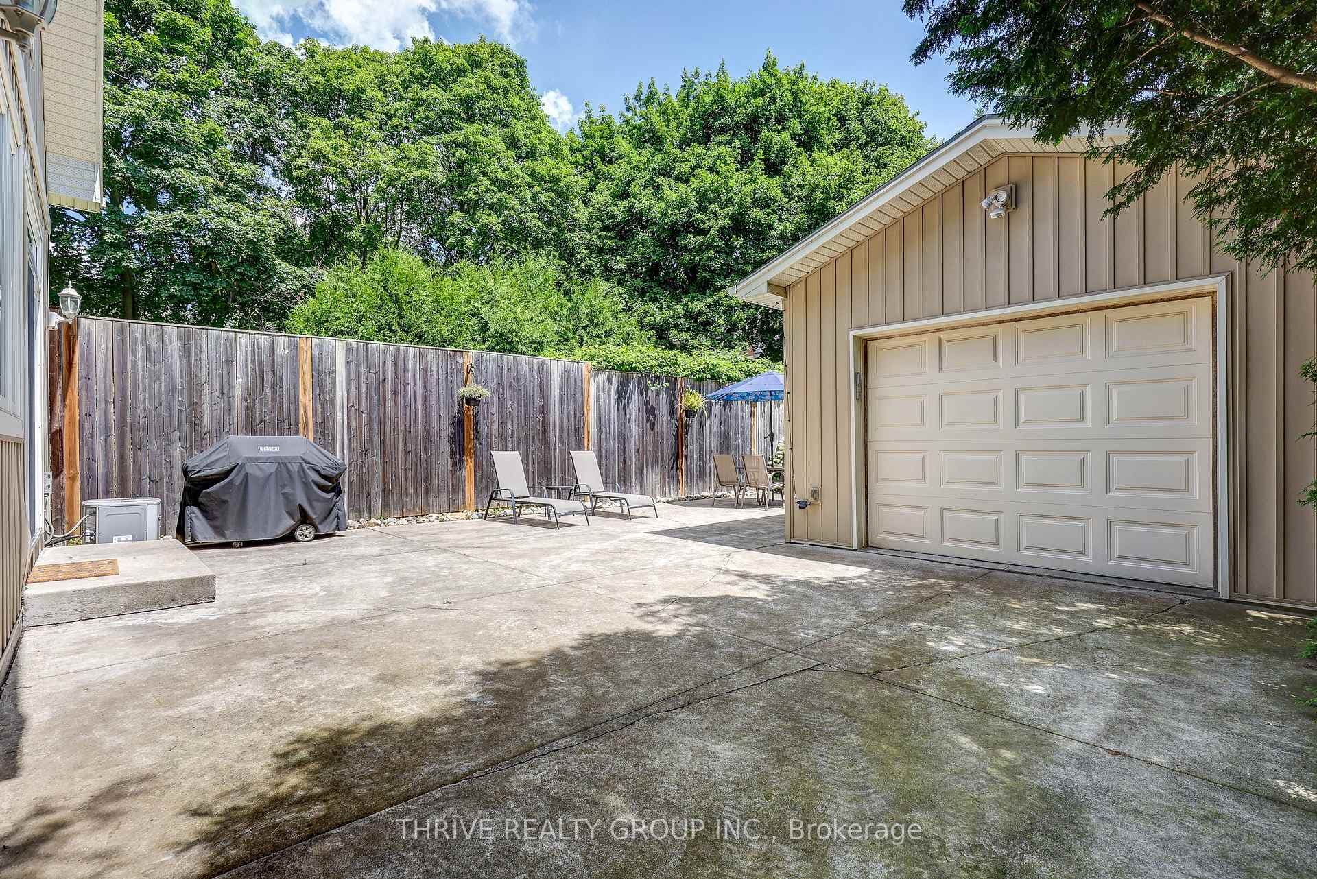 866 William Street photo 43