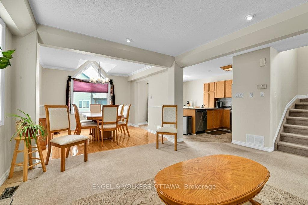 215 Stiver Street photo 7
