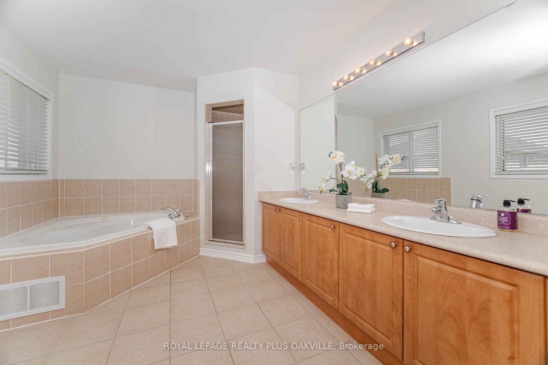 110 Earlsbridge Boulevard photo 27