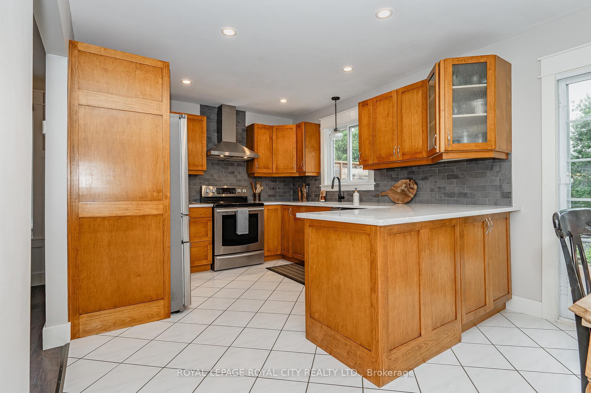 66 Sanderson Drive photo 8