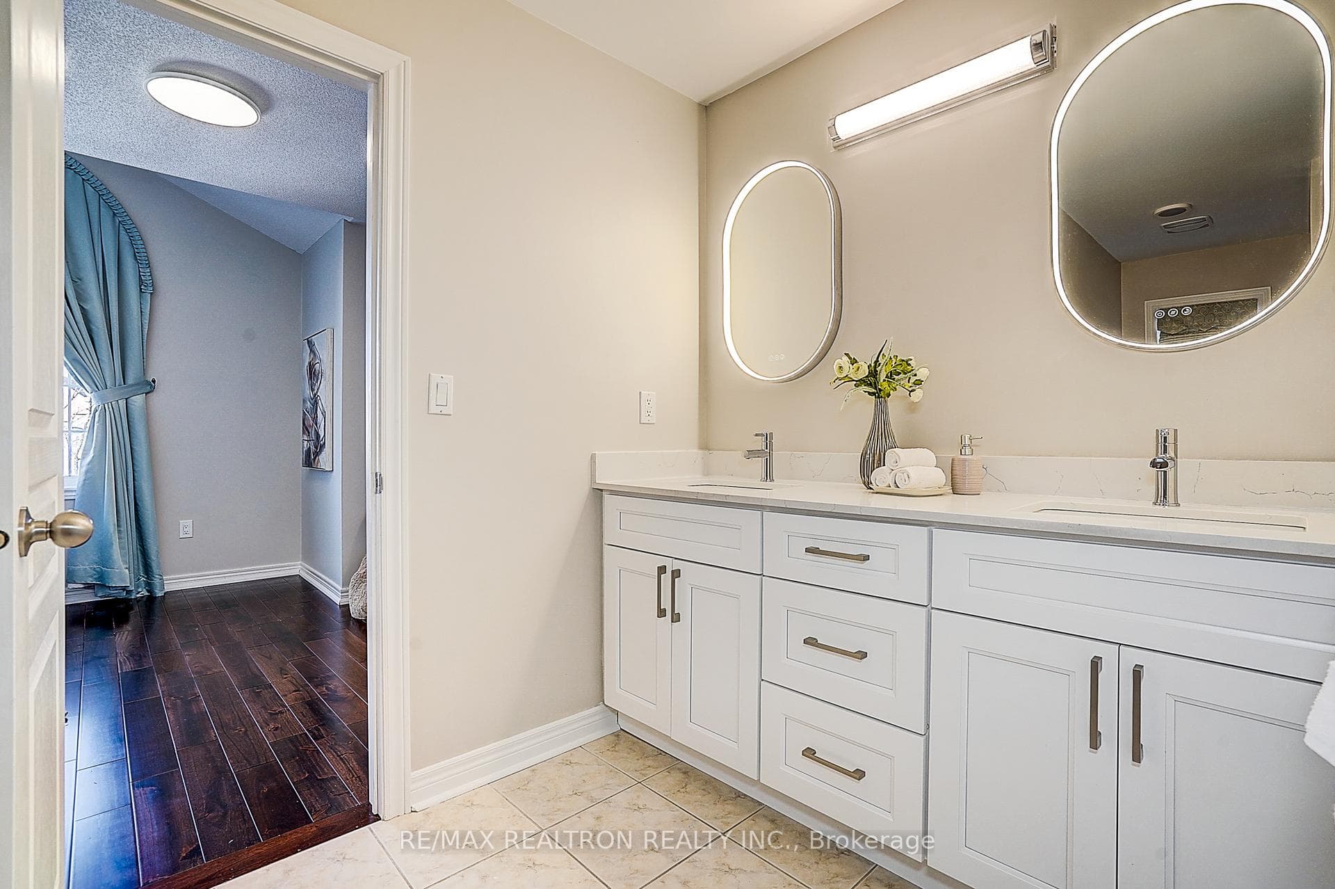 98 Thornhill Ravines Crescent photo 34