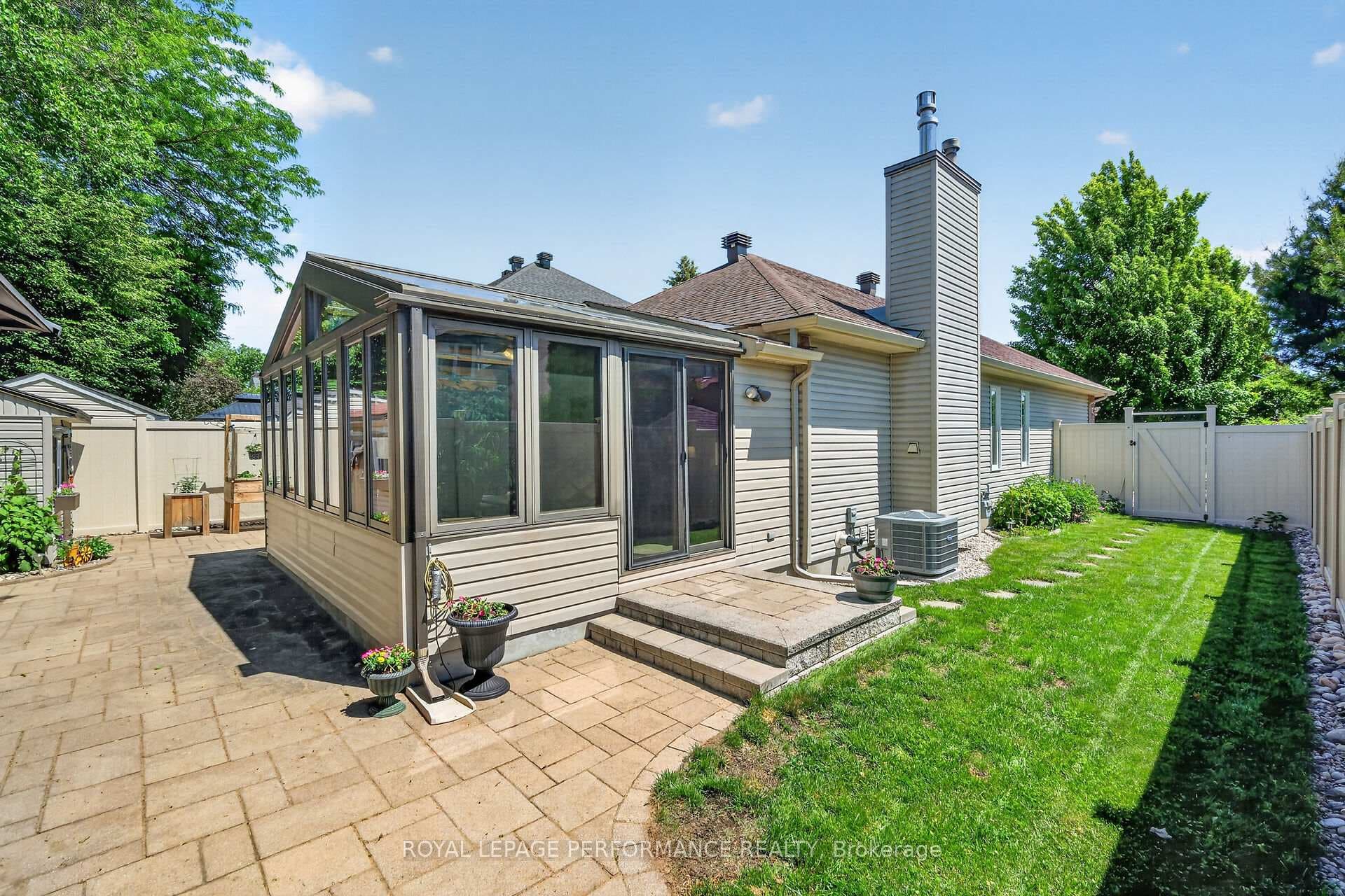 A private, low maintenance retreat!