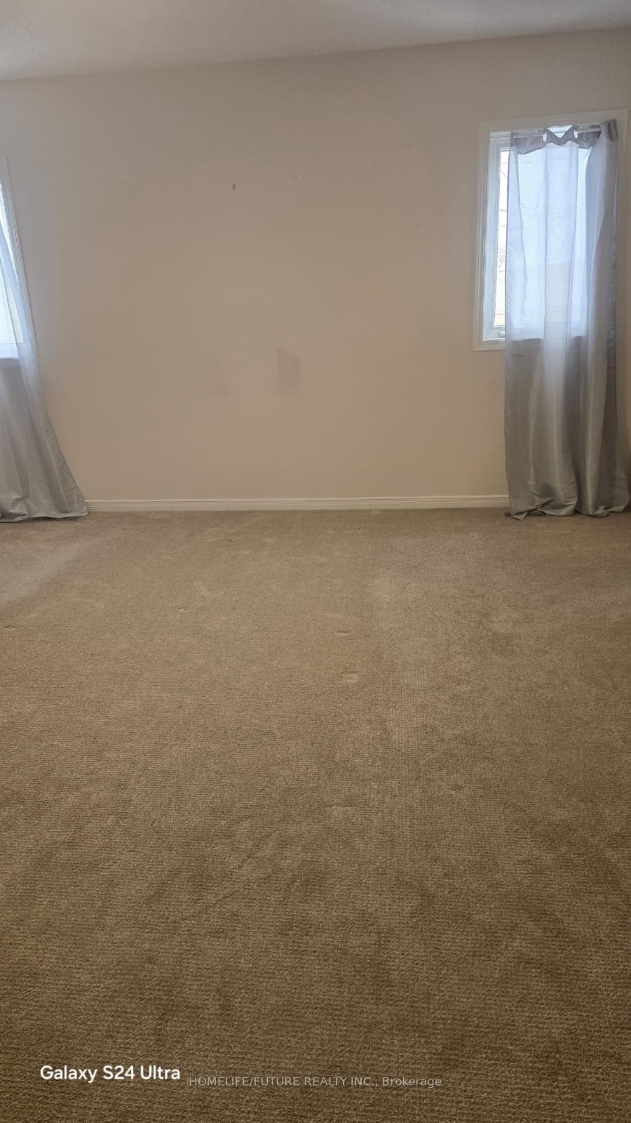 584 Woodmount Crescent photo 5