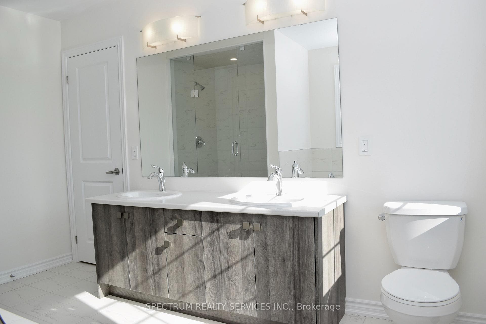 206 Ferragine Crescent photo 12