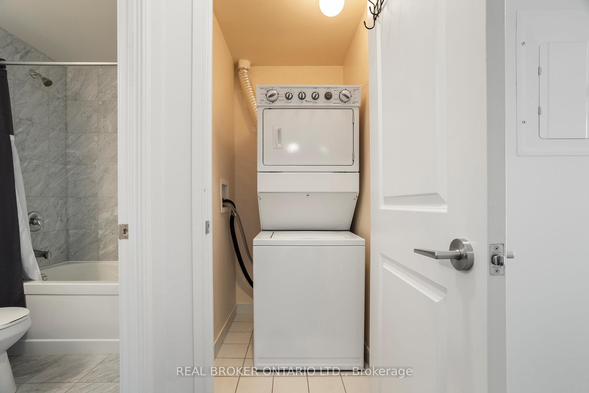 50 Absolute Avenue Unit 3105 photo 23