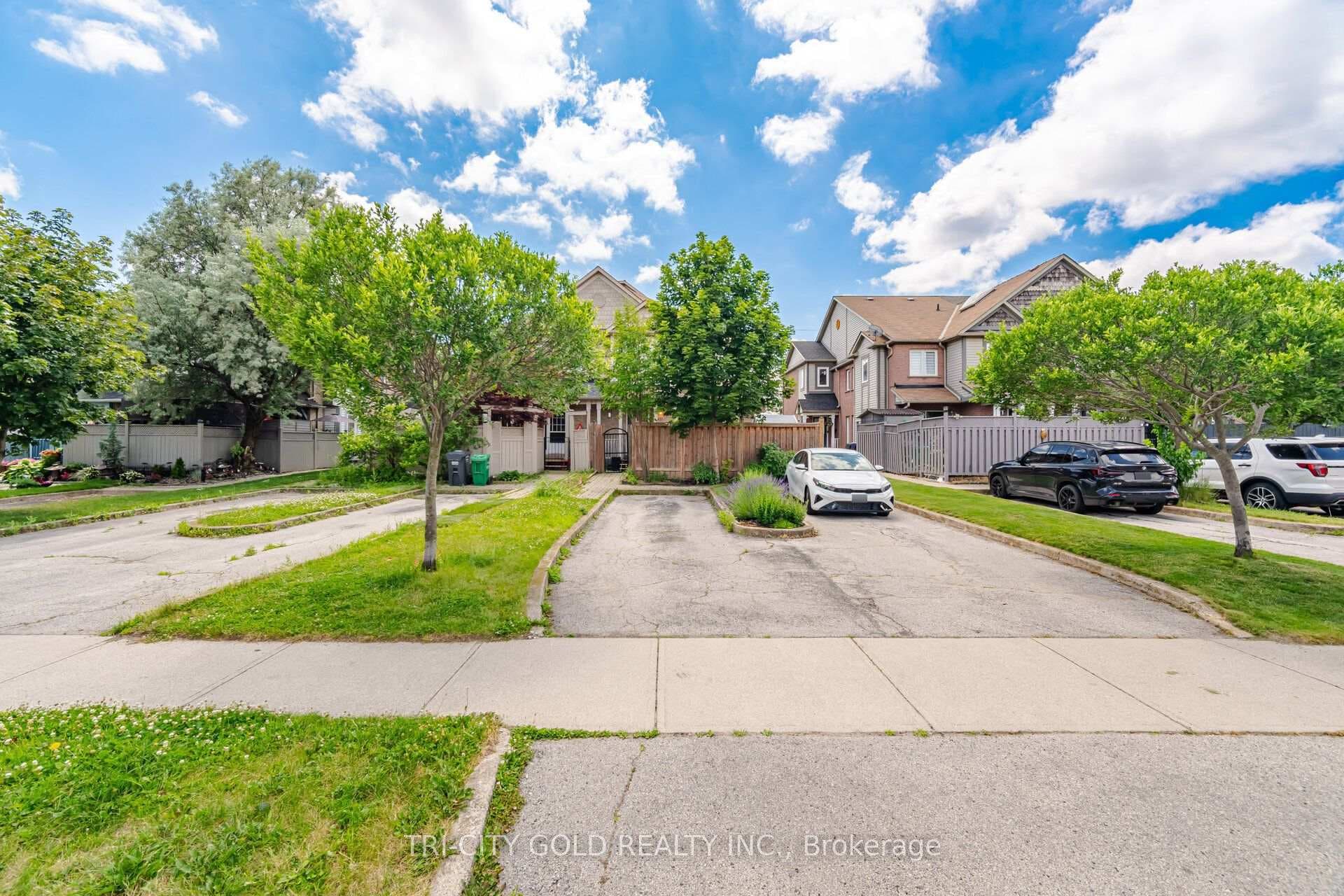 111 Chipmunk Crescent photo 1