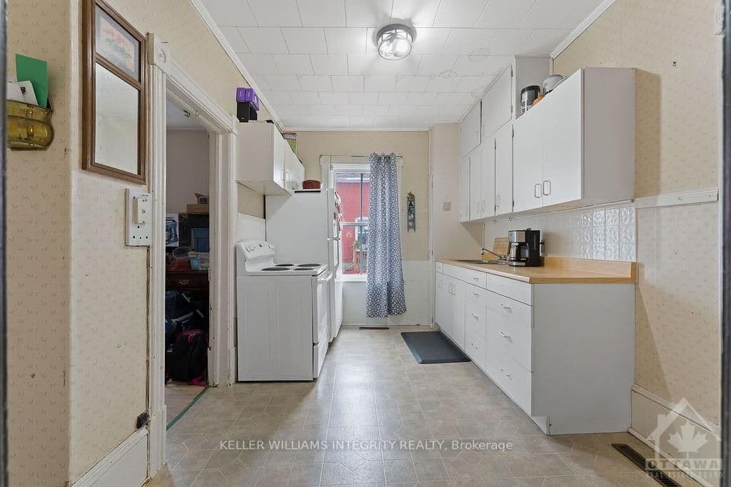 34 ROBINA Avenue photo 11