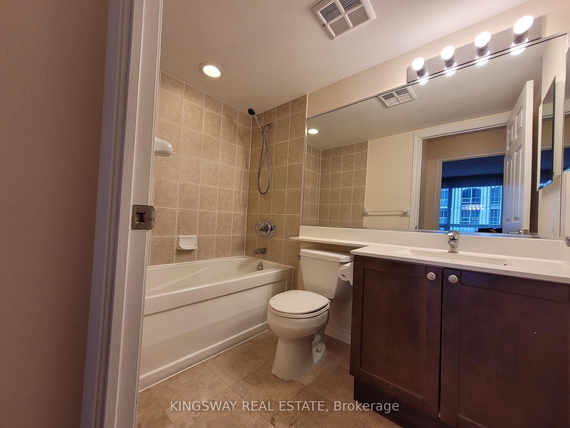 761 Bay Street Unit 2913 photo 17