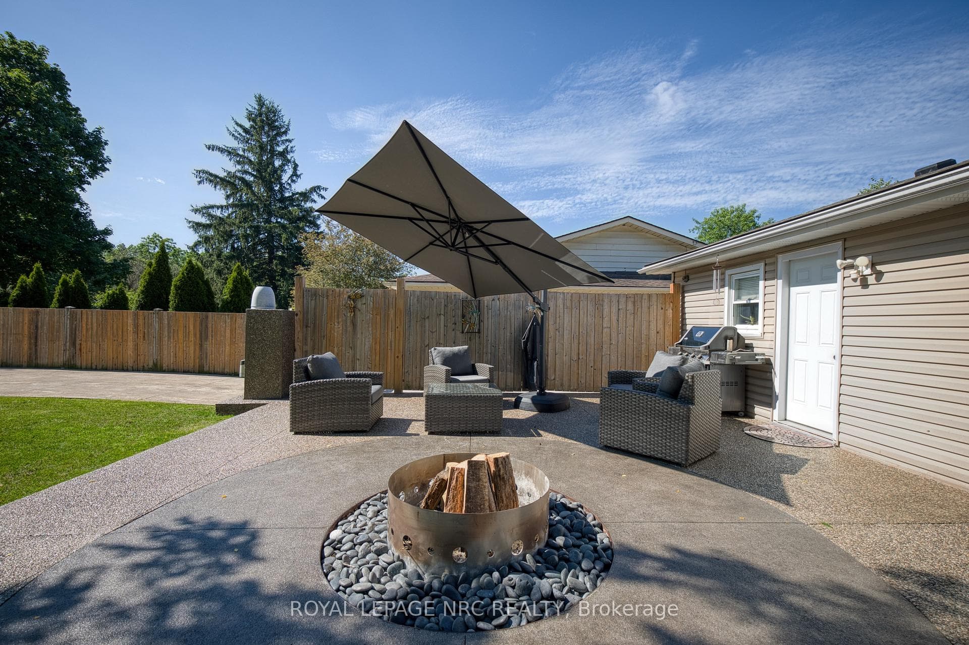Spacious patio for you to relax and entertain