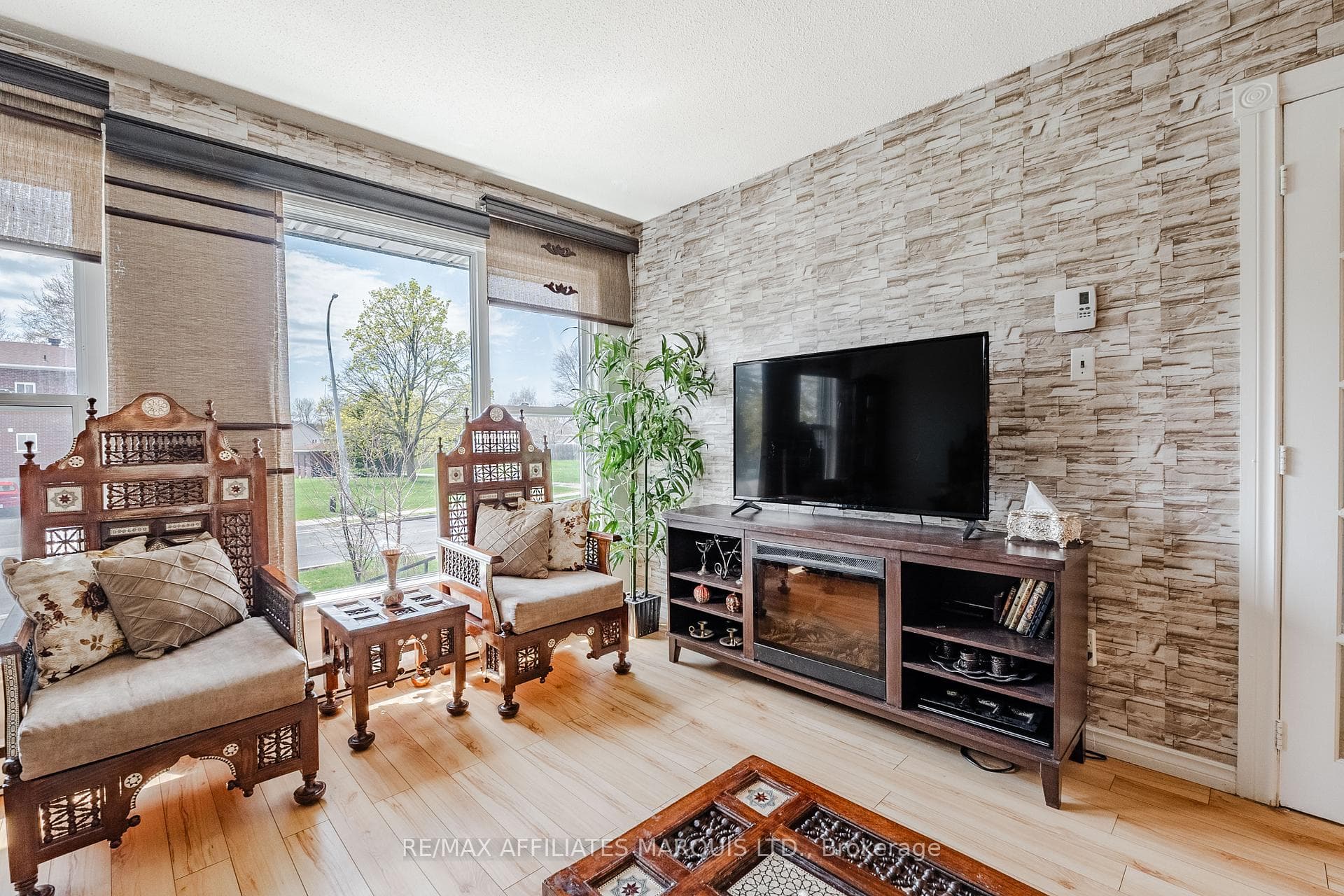812 Glengarry Boulevard photo 10
