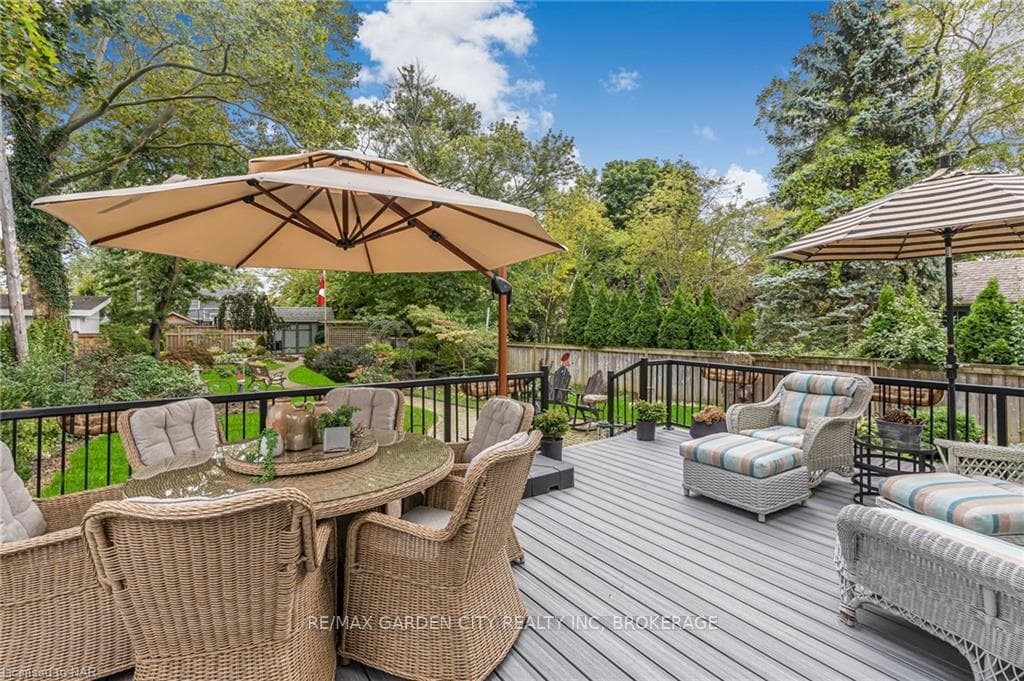 8 RIDGEWOOD Road photo 28