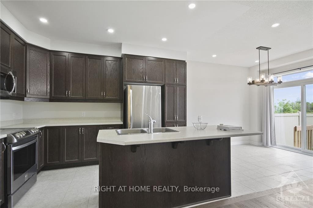 122 UNITY Place photo 7