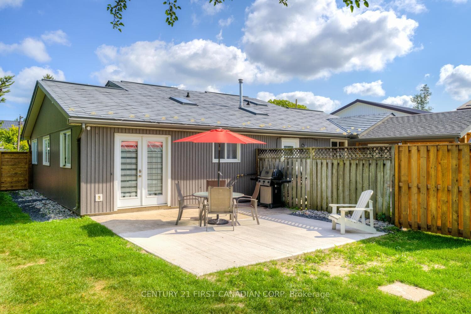 7583 Biddulph Street photo 12
