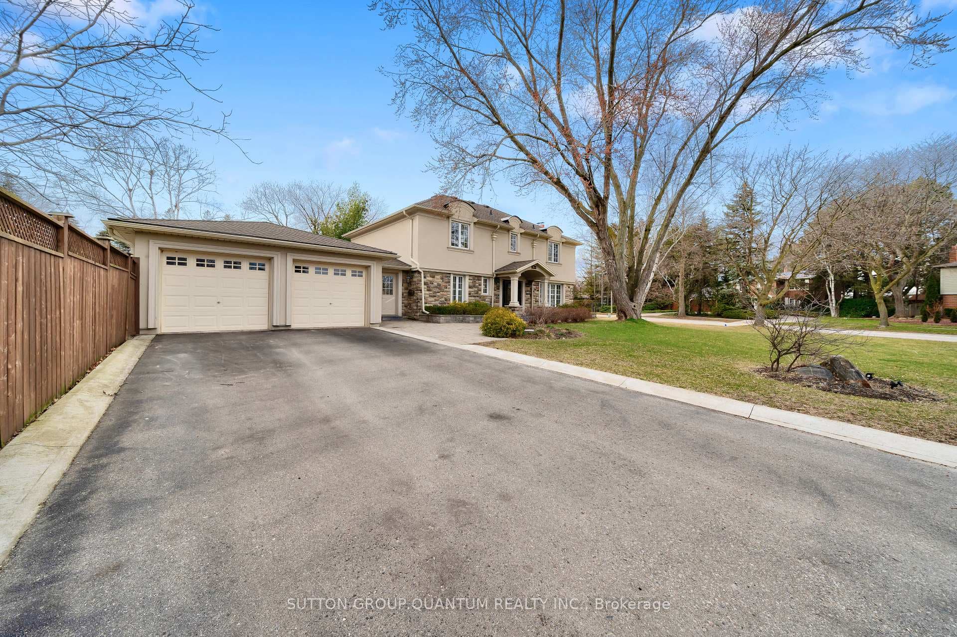 2076 Portway Avenue photo 2