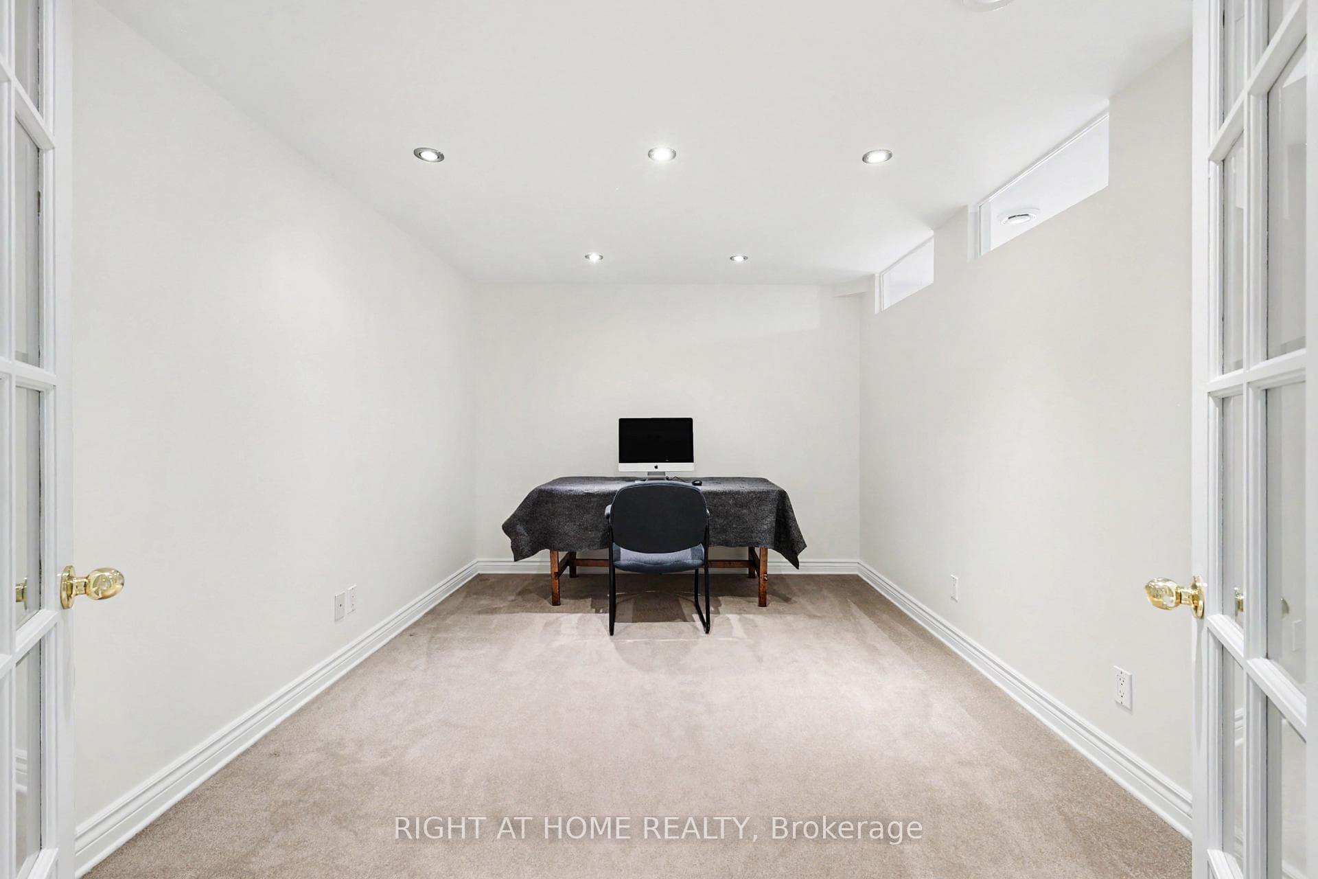54 Fieldcrest Avenue photo 28