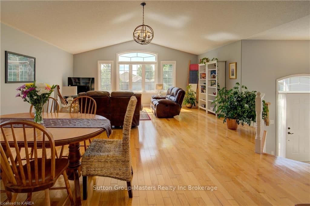 668 MELROSE Street photo 8