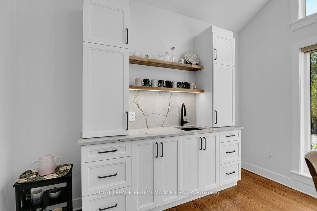 8040 Iveson Drive photo 13