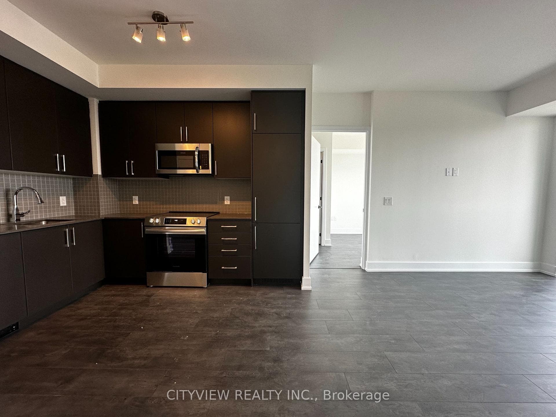 2450 Old Bronte Road Unit 541 photo 2