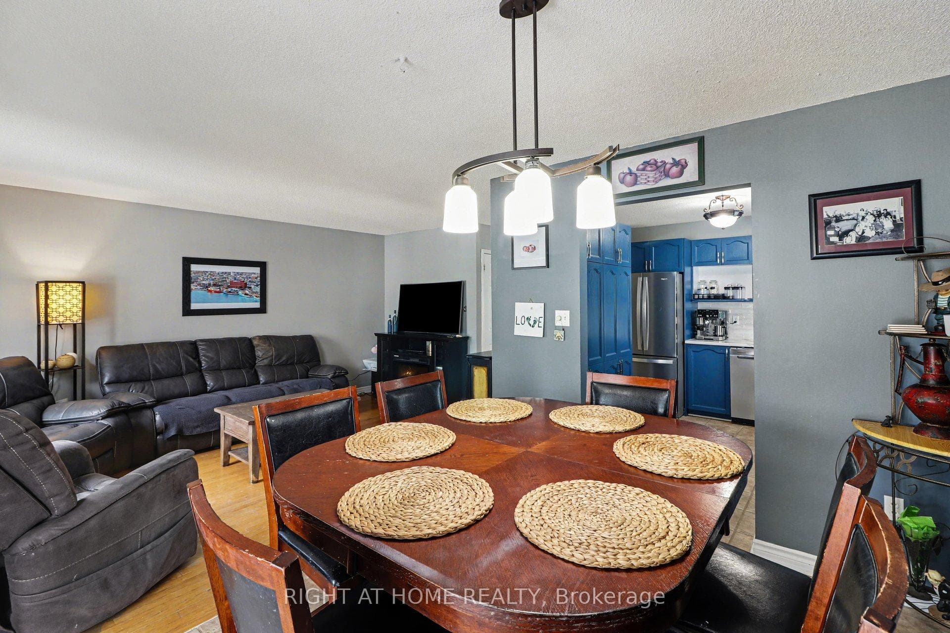 1050 Trillium Place photo 11
