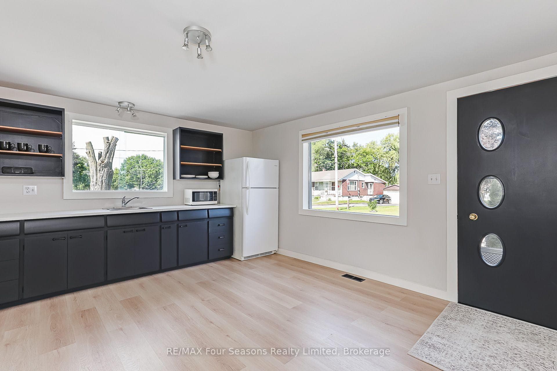 231 Superior Street photo 35