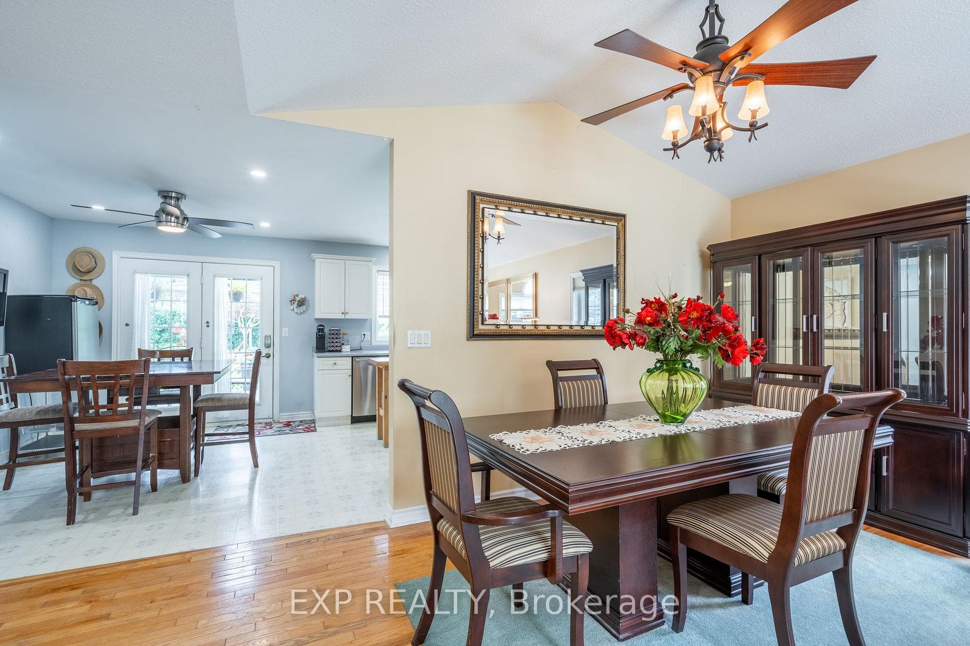 4052 Hixon Street photo 4