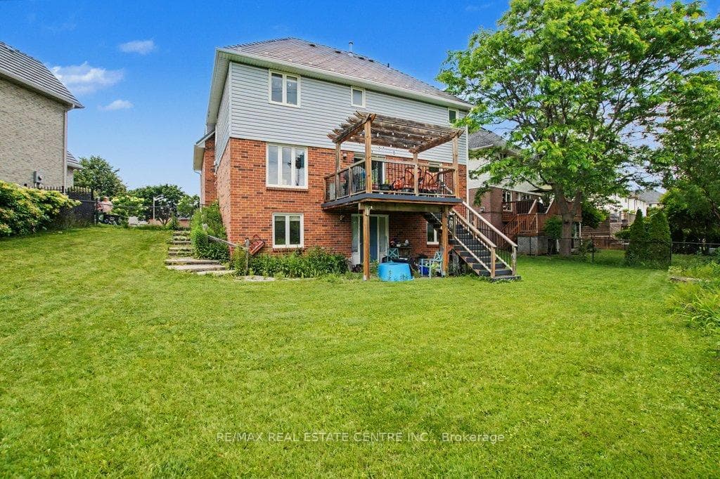 2100 Kevin Crescent photo 41