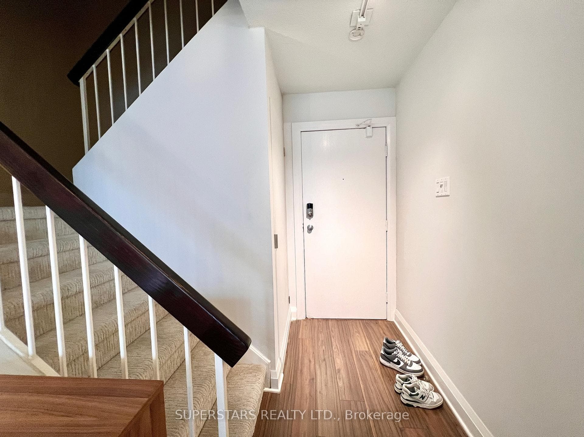 86 Gerrard Street Unit 16B photo 10